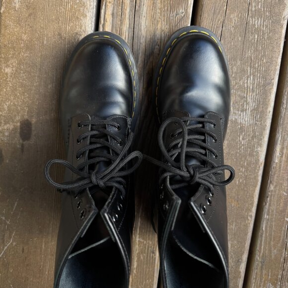 EUC Dr. Martens 11821 Smooth Black Leather Lace Up Boots in Women's 10/EU 42 - Picture 7 of 13